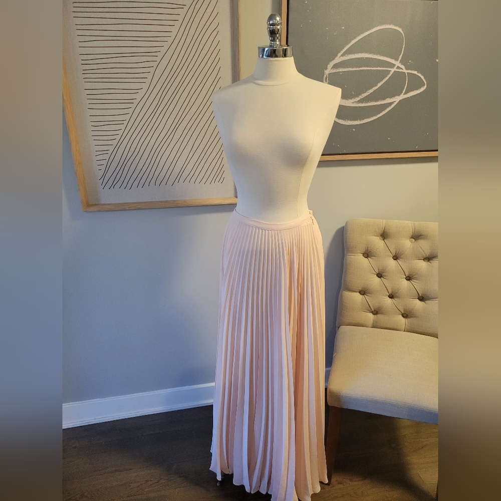 Beautiful pink flowy skirt